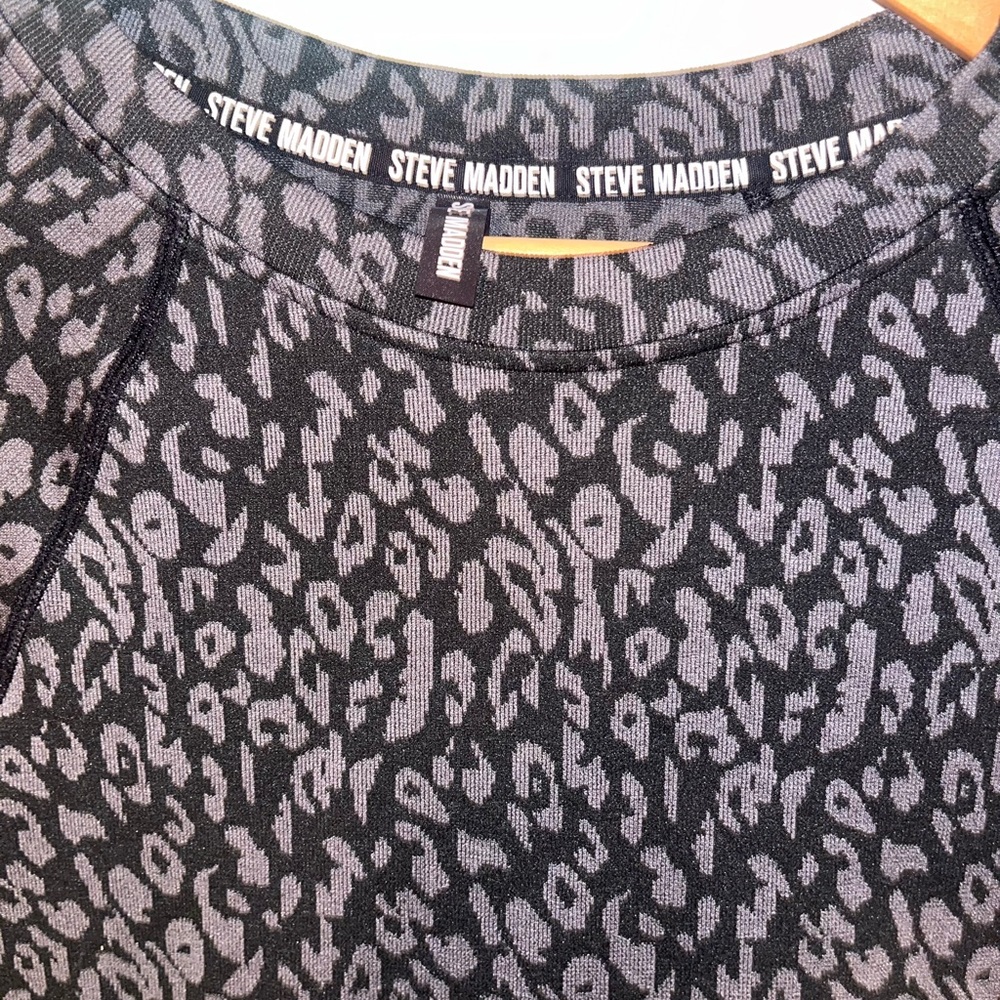 Steve Madden Charcoal Leopard Print long sleeve Athletic Top - Picture 3 of 6